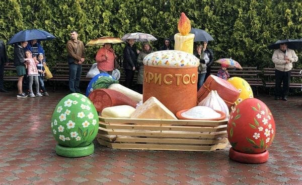 Пасхальна інсталяція