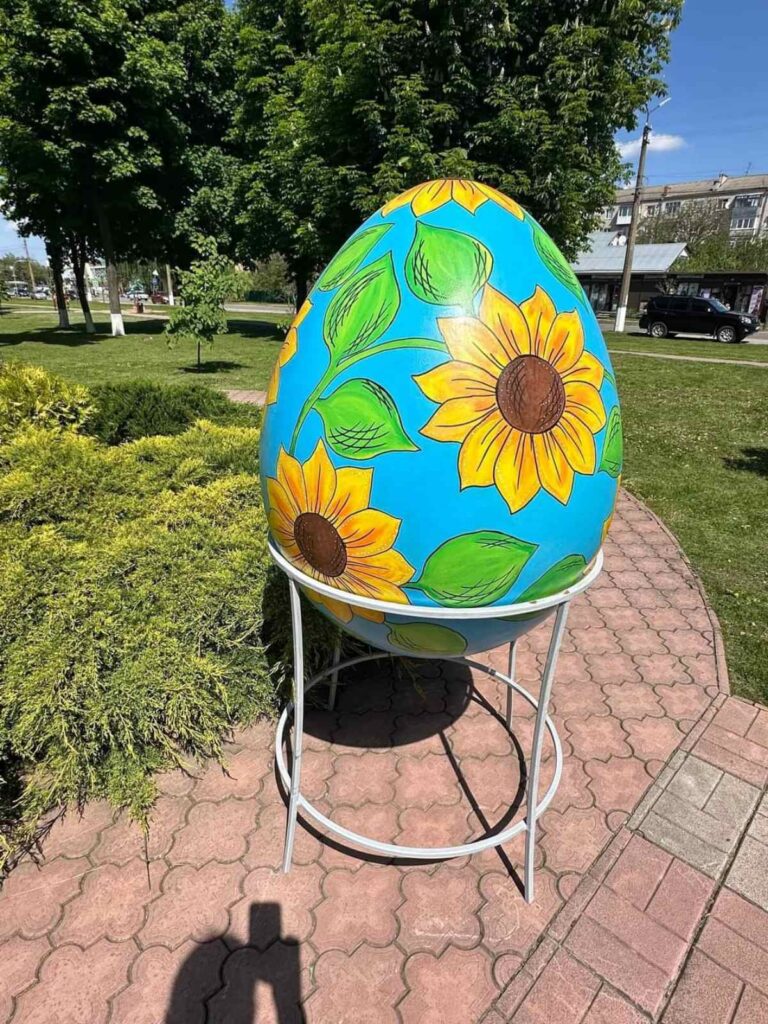 Великі вуличні писанки у Яготині