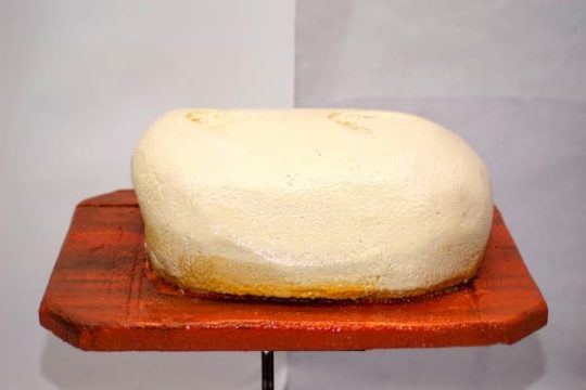 Масло в кошик пасхальна інсталяція